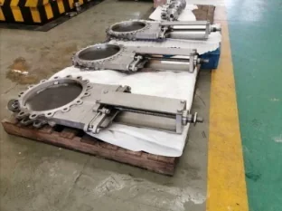 Alloy valve